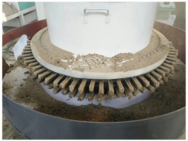 大型秸稈壓塊機(jī)
